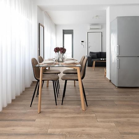 Stylish Spacious Apartment In Palaio Faliro Athén Kültér fotó