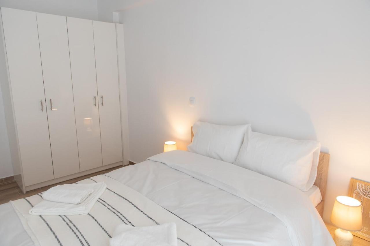 Stylish Spacious Apartment In Palaio Faliro Athén Kültér fotó