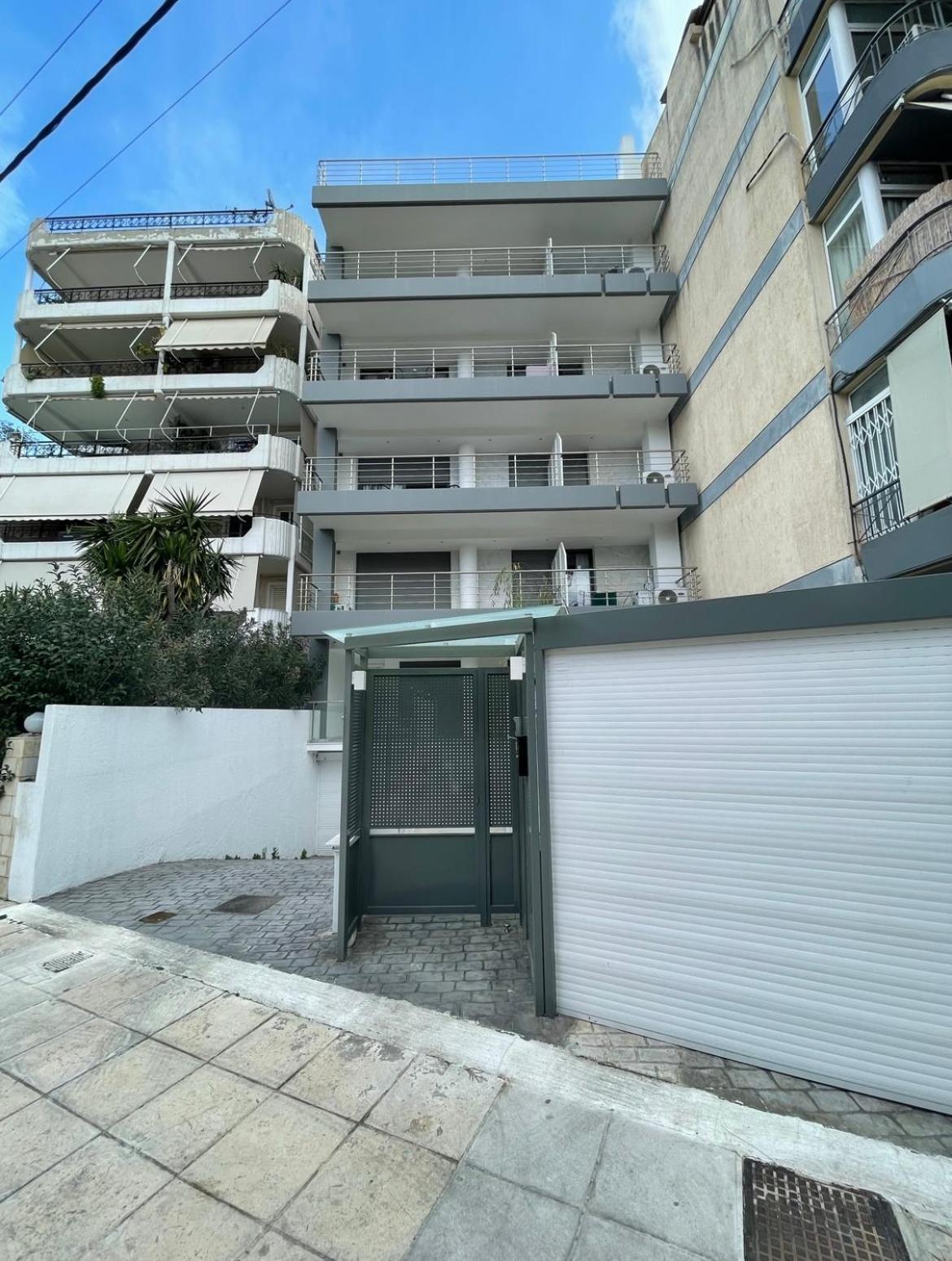 Stylish Spacious Apartment In Palaio Faliro Athén Kültér fotó