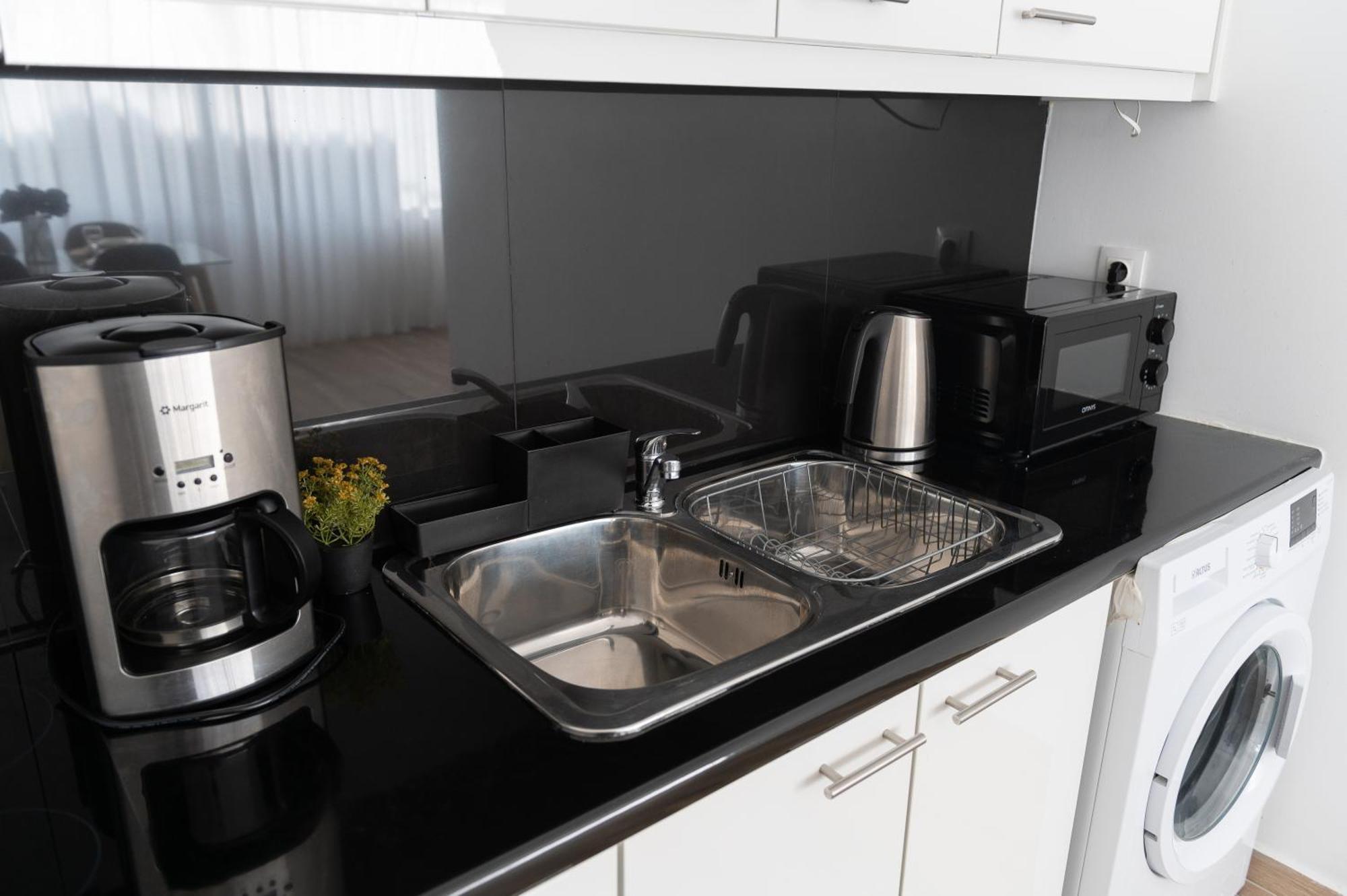 Stylish Spacious Apartment In Palaio Faliro Athén Kültér fotó