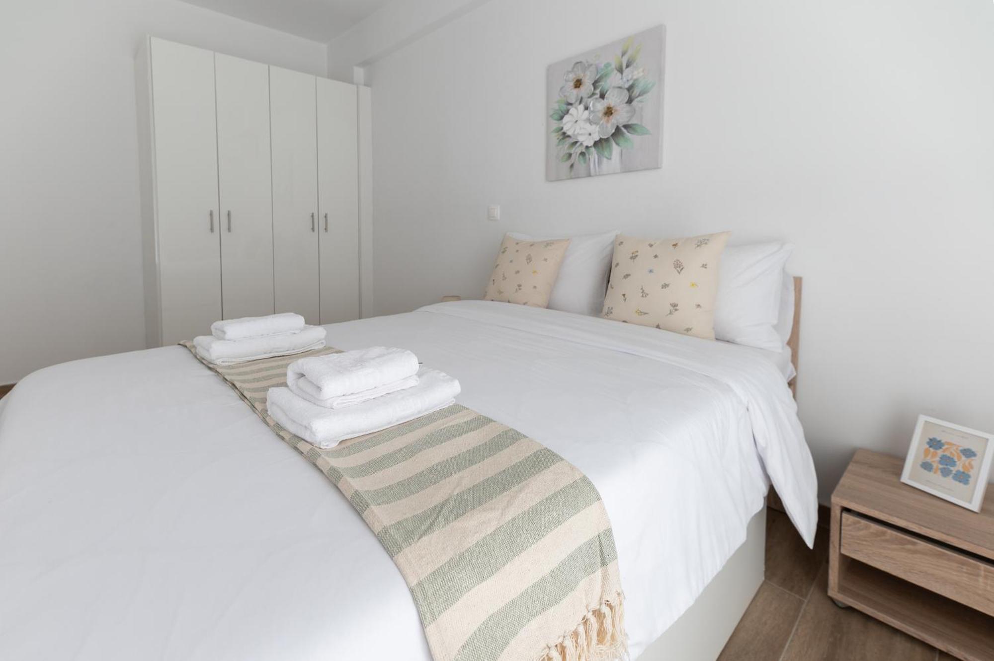 Stylish Spacious Apartment In Palaio Faliro Athén Kültér fotó
